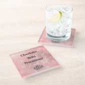 Rosa Funkelnd Reiki Practitioner personalisiert Glasuntersetzer (Schrägansicht)