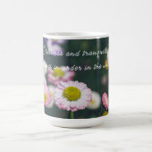 Rosa Gänse und Stiefmütterchen im Grünen Verwandlungstasse (Zentrum)