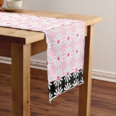 Rosa Gänseblümchen und hübsche Gänseblümchen Kurzer Tischläufer (Beispiel)