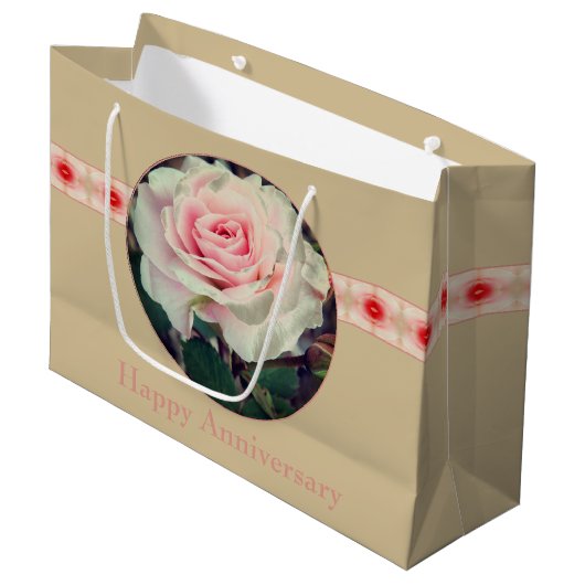 Rosa-Garten-Rose Große Geschenktüte (Vorderseite Schrägansicht)