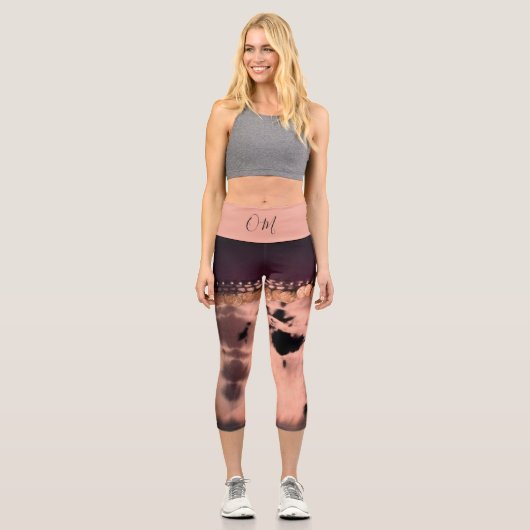 Rosa Gefärbte Krawatte OM Capri Leggings (Vorderseite)