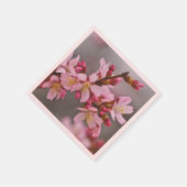 Rosa gegen eine graue Himmelsblüte Napkins Serviette (Ecke)