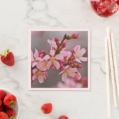 Rosa gegen eine graue Himmelsblüte Napkins Serviette (Beispiel)