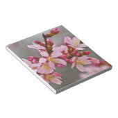 Rosa gegen eine Graue Himmelsblüte Notizblock (angewinkelt)