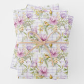 Rosa, gelb, violette Blumen im Karierten Hintergru Geschenkpapier Set (Beispiel)