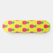 Rosa Gelbe Ananas tropisches Muster Skateboard (Horizontal)