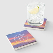 Rosa gelbe blaue Wolken Sunset Monogram Modern Steinuntersetzer (Seitenansicht)