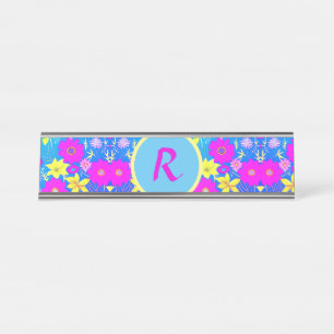 Rosa gelbe Blume im Hintergrund hinzufügen Schreibtischnamensplakette