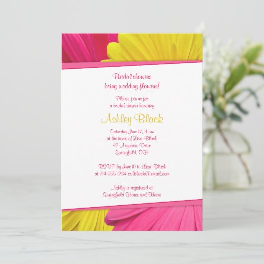 Rosa Gelbe Daisy Wedding Bridal Dusche Einladung (Stehend Vorderseite)