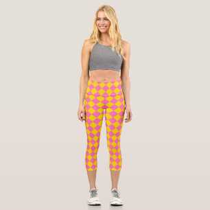 Rosa gelbe Diamant-Harlekin-Schachbrettmuster Capri Leggings