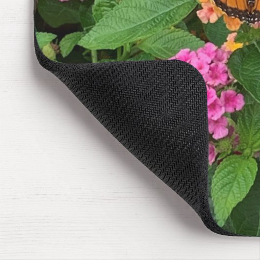 Rosa Gelbe grüne Lantana mit Schmetterling Mousepad (Ecke)