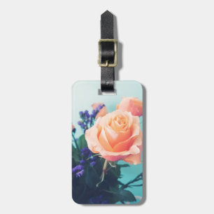 Rosa gelbe Rose mit Minzhintergrund Gepäckanhänger