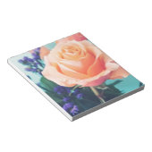 Rosa gelbe Rose mit Minzhintergrund Notizblock (angewinkelt)