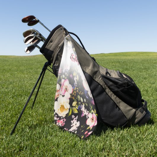 Rosa-gelbe Rosen in Aquarellfarbe auf schwarz, Mon Golfhandtuch (Gras)