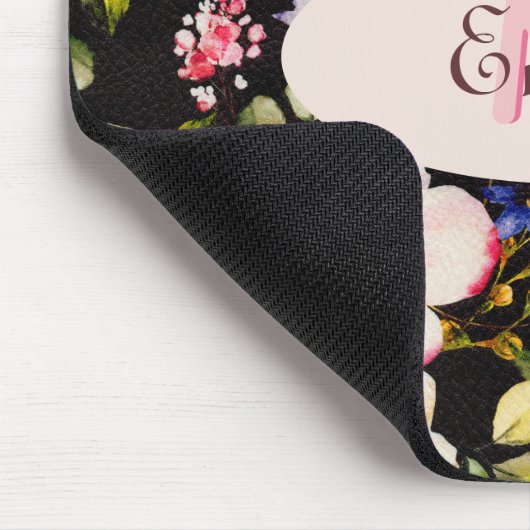 Rosa-gelbe Rosen in Aquarellfarbe auf schwarz, Mon Mousepad (Ecke)