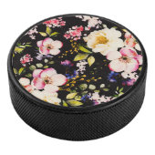 Rosa gelbe Rosen, schwarzer Hintergrund Eishockey Puck (3/4)
