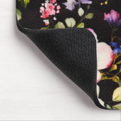 Rosa gelbe Rosen, schwarzer Hintergrund Mousepad (Ecke)