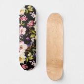 Rosa gelbe Rosen, schwarzer Hintergrund Skateboard (Vorderseite)