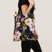 Rosa gelbe Rosen, schwarzer Hintergrund Tasche (Von Nahem)