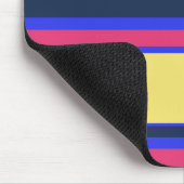 Rosa, gelbe und blaue Streifen Mousepad (Ecke)