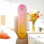 Rosa Gelber Ombre Glitzer Skateboard<br><div class="desc">Rosa Gelbe Glitzer Skateboard mit Namen und Monogramm. Verwenden Sie die Option Vorlage personalisieren, um den Text zu ändern | Verwenden Sie weitere Optionen, um den Textstil und die Textgröße zu ändern. Wenn Sie keinen Text benötigen, löschen Sie ihn.</div>