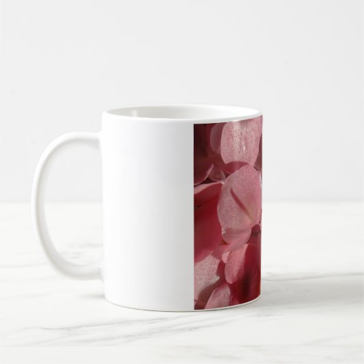 Rosa Geranium: fast massiv, hellrosa Kaffeetasse (Links)