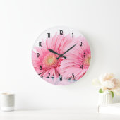 Rosa Gerbera Daisies Elegantes Foto Große Wanduhr (Zuhause)