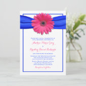 Rosa Gerbera mit Blue Satin Ribbon Einladung (Stehend Vorderseite)