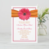 Rosa Gerbera mit Orange Ribbon Wedding Einladung (Stehend Vorderseite)
