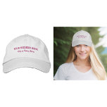 Rosa Geschäftstext bestickt auf Cap Bestickte Baseballkappe<br><div class="desc">Cap, dass Sie anpassen können, indem Sie Ihren Geschäftsnamen, Stadt oder Stadt und Staat. Der Text wird auf der Kappe bestickt. Die Farbe des Threads ist rosa. Sie können es in Ihre Werbeprodukte aufnehmen, Werbegeschenke oder Geschenke an Ihre Kunden oder Kunden, eine Marketing-Strategie, um Ihr Unternehmen zu werben oder Ihre...</div>