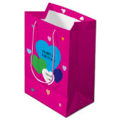 Rosa Geschenktüte mit Herzen, Größe Mittel (Vorderseite Schrägansicht)