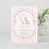 Rosa gestreifter Hase Baby Shower Einladung (Stehend Vorderseite)