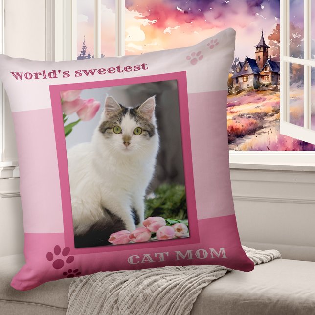 Rosa gestreiftes Cat Mama Foto Kissen (A sweet pink striped pillow featuring your own favorite cat photo and cute paw prints)