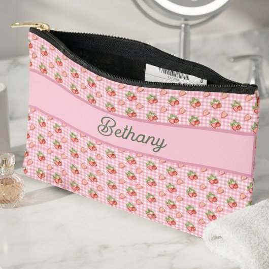 Rosa Gingham-Karo-Erdbeermuster Zubehörtasche