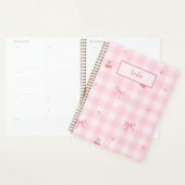 Rosa Gingham-Kirsch-Schleifen-Schriftzug-Design Planer (Anzeige)