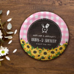 Rosa Gingham & Sunflowers Rustic Baby-Q Dusche Pappteller<br><div class="desc">Rustikal rosa Gingham Grillen Babyduschpapier Teller mit bedrucktem Holzkorn,  gelben Sonnenblumen und gekreuzten Grill-Utensilien,  die Ihren Anfang bilden.</div>