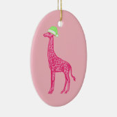 Rosa Giraffe in einer grünen Weihnachtsmannmütze Keramik Ornament (Rechts)