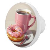 Rosa glasierter Donut und Kaffeetasse Keramikknauf (Rechts)