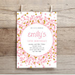 Rosa Glitzer Confetti Spielerisch Geburtstag Einladung<br><div class="desc">Diese lustige Konfetti Glitzer Geburtstagsfeier Einladung bietet Imitate Gold funkelnd Glitzer und Ihren eigenen Text. Zusätzliche Optionen für Text und Layout sind verfügbar,  wenn Sie weitere Anpassungen vornehmen möchten.</div>