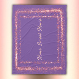 Rosa Glitzer-Grenzmonogramm auf lila | Fleecedecke