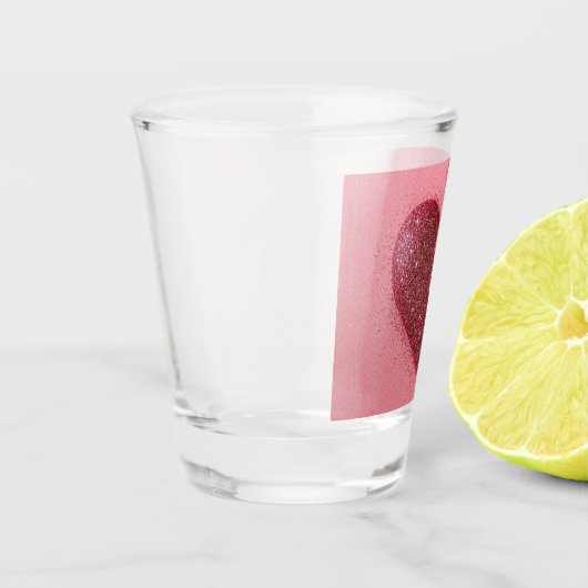 Rosa Glitzer Herzbläser. Schnapsglas (Links)