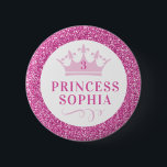 Rosa Glitzer Princess Personalisiert Geburtstag Button<br><div class="desc">Funkelnd knallrosa Kronenknopf mit personalisiertem Namen und Alter für das Geburtstagsmädchen. Sie können auch ein individuelles Gastgeschenk für jeden Gast im Party erstellen! Koordination der Party-Vorräte der Prinzessin im Papierwaschladen.</div>