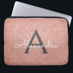 Rosa-Glitzer und Monogramm Laptopschutzhülle<br><div class="desc">Rosa Rose Gold und Karkohle Grau (Grau) Imitat Glitzer und sparkle Elegant Monogram Case. Dieser Fall kann so angepasst werden,  dass er Ihren Anfangs- und Vornamen enthält.</div>