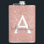 Rosa-Glitzer und Sparklogramm Flachmann<br><div class="desc">Rosa Rose Gold Imitate Glitzer und sparkle Elegant Monogram Flask. Diese Flasche kann so angepasst werden,  dass sie Ihren Anfangs- und Vornamen enthält. Die rosa Rose Gold Flasche eignet sich hervorragend zum Geburtstag oder Junggeselinnen-Abschied.</div>