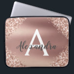 Rosa-Glitzer und Sparklogramm Laptopschutzhülle<br><div class="desc">Rosa Rose Gold Imitate Glitzer und sparkle Metallic Foil Elegant Monogram Case. Dieser Fall kann so angepasst werden,  dass er Ihren Anfangs- und Vornamen enthält.</div>