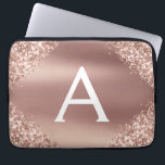 Rosa-Glitzer und Sparklogramm Laptopschutzhülle<br><div class="desc">Rosa Rose Gold Imitate Glitzer und sparkle Metallic Foil Elegant Monogram Case. Dieser Fall kann so angepasst werden,  dass er Ihren Anfangs- und Vornamen enthält.</div>