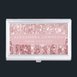 Rosa-Glitzer und Sparklogramm Visitenkarten Dose<br><div class="desc">Rosa Rose Gold Imitate Dripping Glitzer und Sparkle Elegant Girly Business Card Holder. Dieser Visitenkartenhalter kann so angepasst werden,  dass er Ihren Vor- und Nachnamen einbezieht.</div>