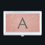 Rosa-Glitzer und Sparklogramm Visitenkarten Dose<br><div class="desc">Rosa Rose Gold und Karkohle Grau (grau) Imitat Glitzer und sparkle Elegant Monogram Visitenkartenhalter sind perfekt für Microblading,  Nail Salon,  Skin Care,  Eyelash Extension oder Hair und Make Up Beauty Salon Business. Dieser Visitenkartenhalter kann so angepasst werden,  dass er Ihren Vor- und Erstnamen einbezieht.</div>