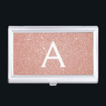 Rosa-Glitzer und Sparklogramm Visitenkarten Dose<br><div class="desc">Rosa Rose Gold Imitate Glitzer und sparkle Elegant Monogram Visitenkartenhalter für Schönheit beruflich wie eine Skin Care,  Microblading,  Eyelash Extensions,  Haar oder Makeup Beauty Salon Manager oder Mitarbeiter. Der Inhaber der Visitenkarte kann individuell auf Ihren Vor- und Erstnamen abgestimmt werden und macht ein tolles Geburtstag- oder Weihnachtsgeschenk.</div>