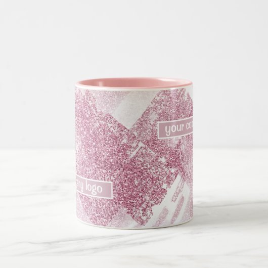 Rosa Glitzern auf Weiß. Zweifarbige Tasse (Mittel)